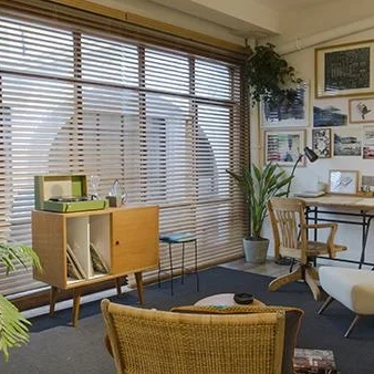 persianas-madera-hunter-douglas-sala-optimized